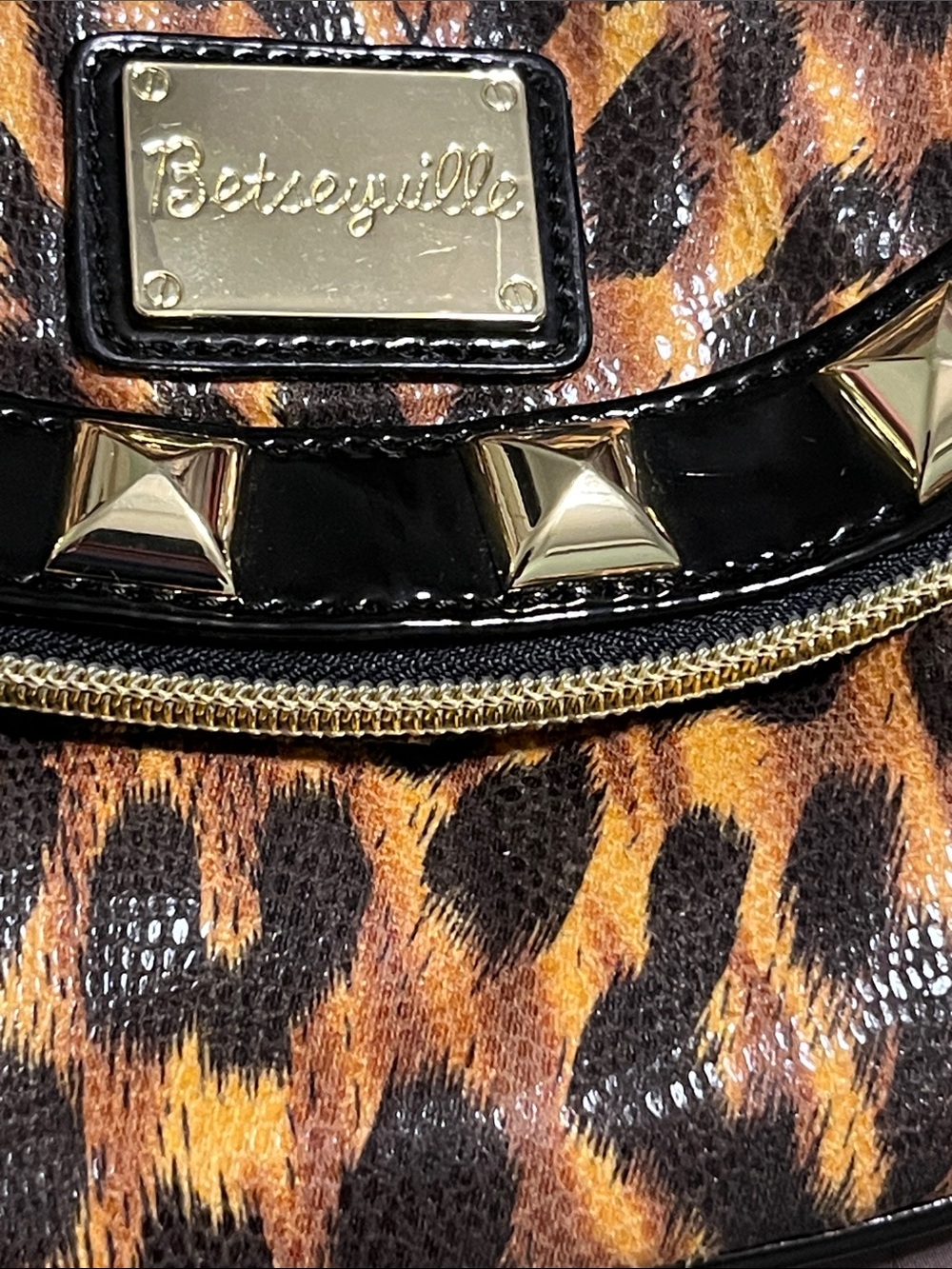 New NWT Betsey Johnson Betseyville Leopard Print Crossbody with Gold Stud Trim - Picture 8 of 16